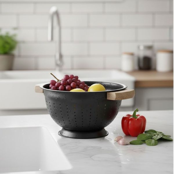 010547A00000B-escorredor-inox-preto-cabo-madeira-dcasa -1-